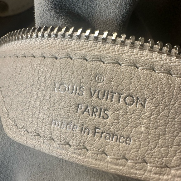 Louis Vuitton L Mahina Blanc - Picture 5 of 17